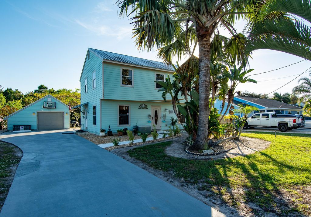 Photo of 1100 E 14th Street Street, Stuart, FL 34996 (MLS # R10769348)