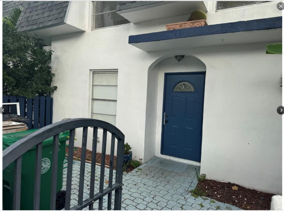 4032 SW 67th Ter 4032