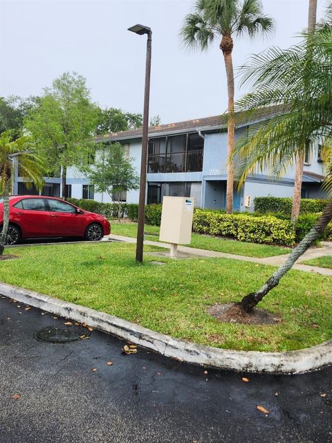 2705 S Oakland Forest Dr 102 Oakland Park FL 33309