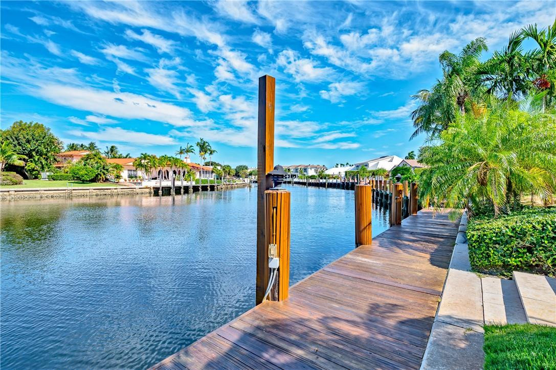 BAY COLONY - Residential