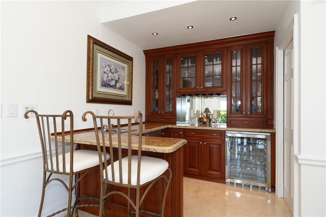 BAY COLONY - Residential