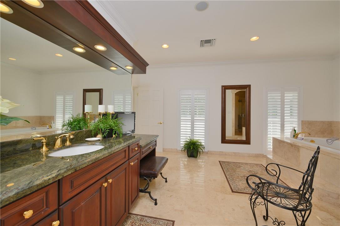 BAY COLONY - Residential