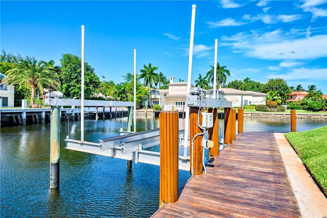 BAY COLONY - Residential