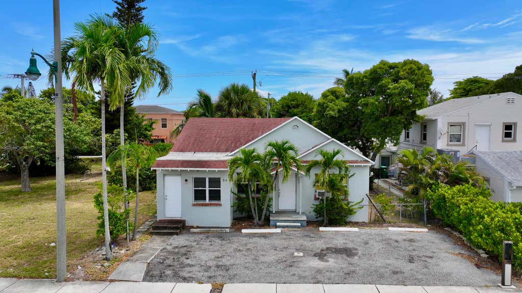 Photo of 3608 Broadway Avenue, West Palm Beach, FL 33407 (MLS # B26068045)