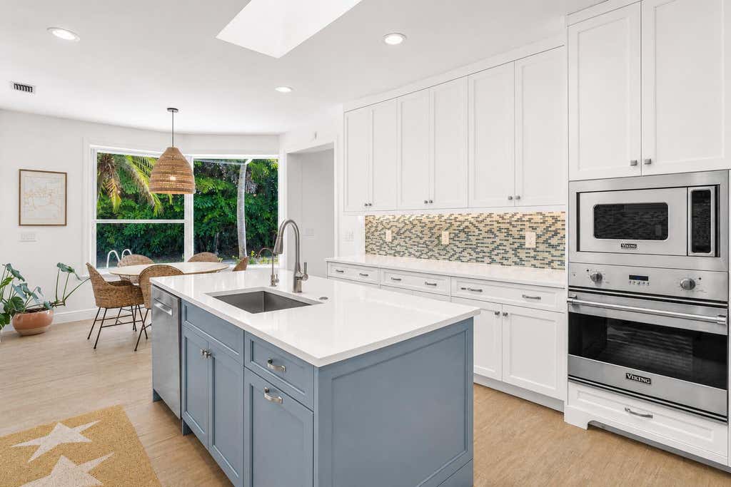 Photo of 2815 HAMPTON Circle E, Delray Beach, FL 33445 (MLS # B26067080)