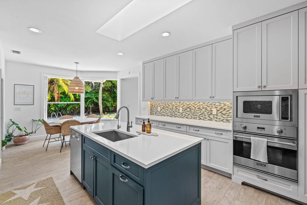 Photo of 2815 HAMPTON Circle E, Delray Beach, FL 33445 (MLS # B26067080)