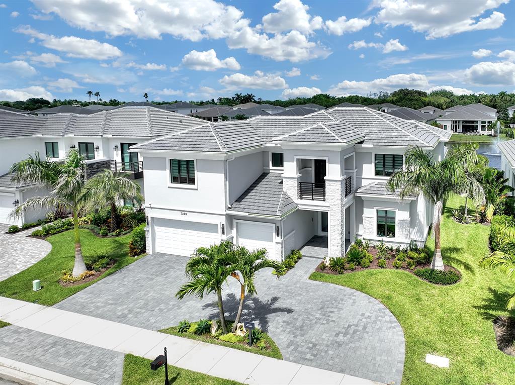 ROYAL PALM POLO - Residential