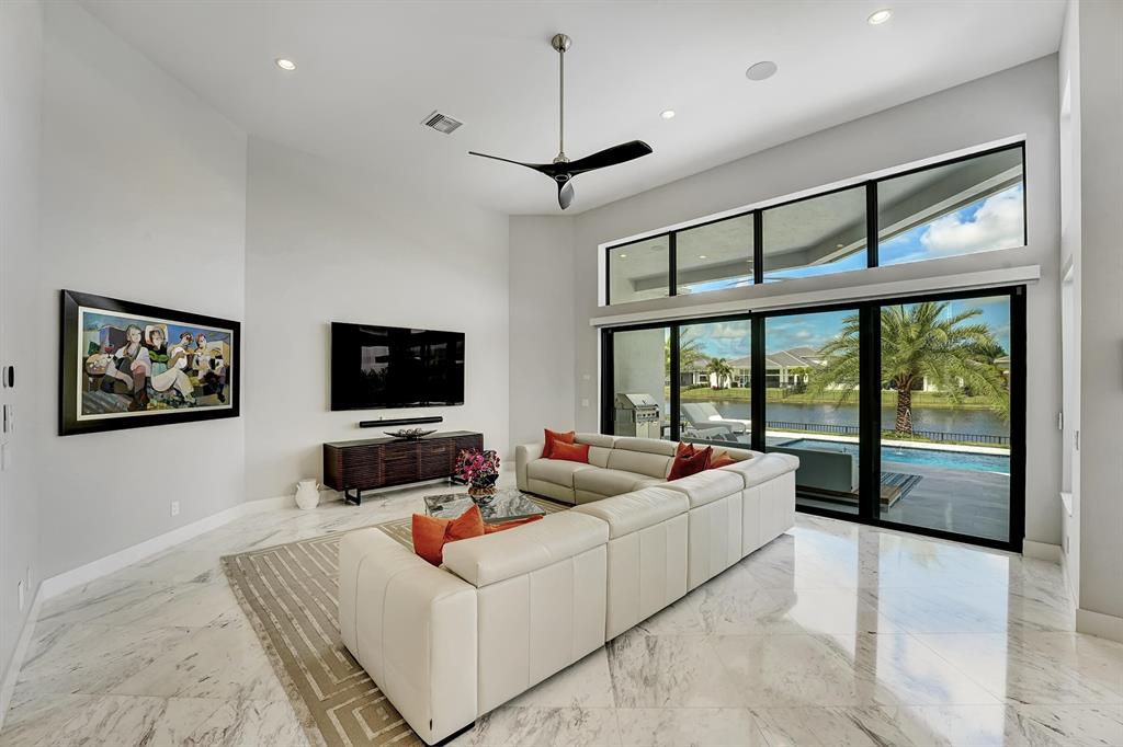 ROYAL PALM POLO - Residential