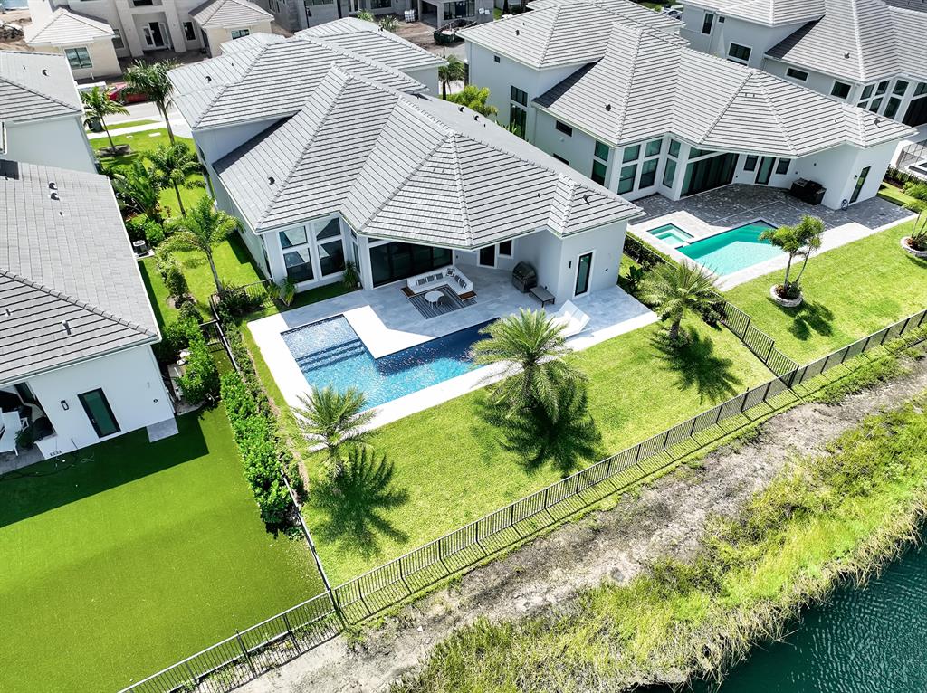 ROYAL PALM POLO - Residential