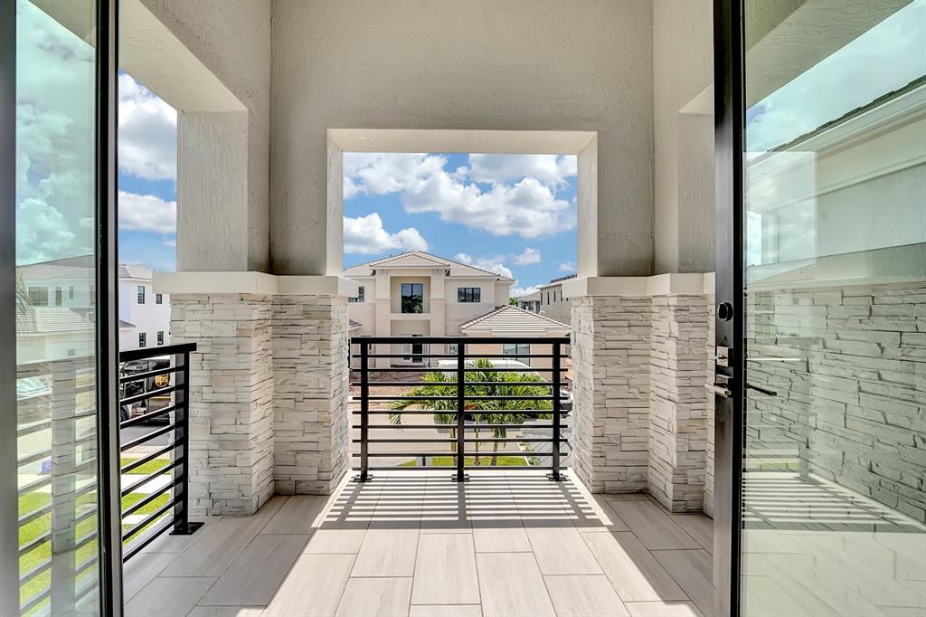 ROYAL PALM POLO - Residential