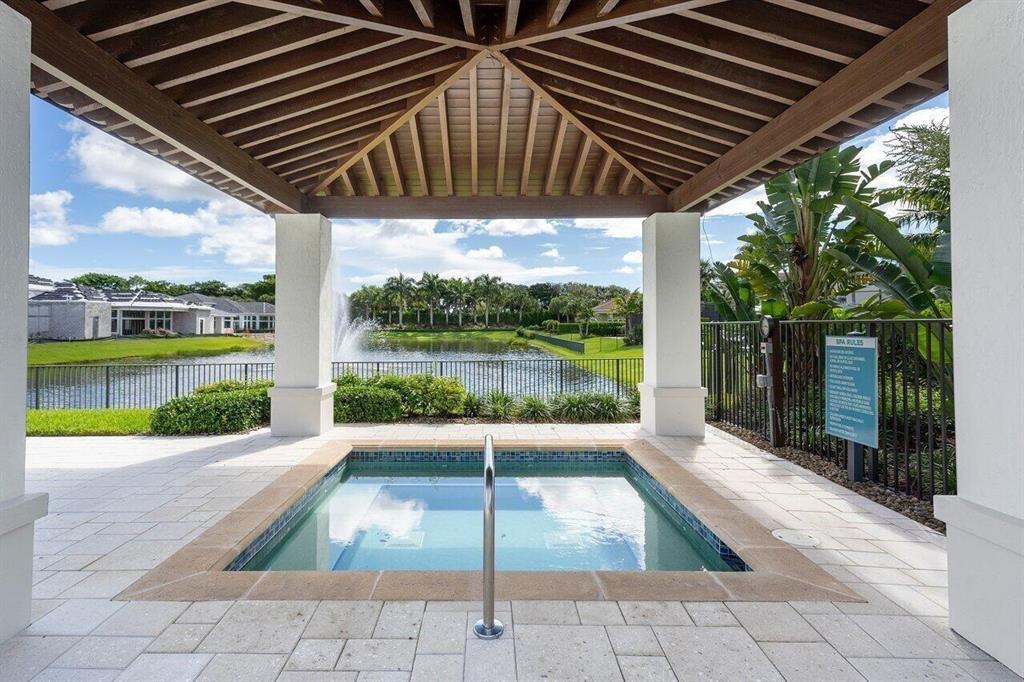 ROYAL PALM POLO - Residential