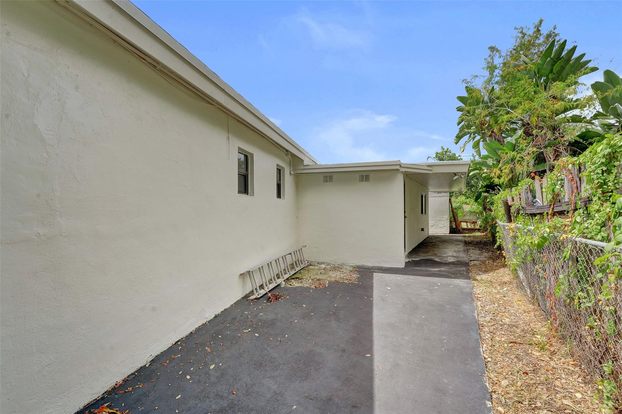 PLAYLAND ISLES - Residential Lease