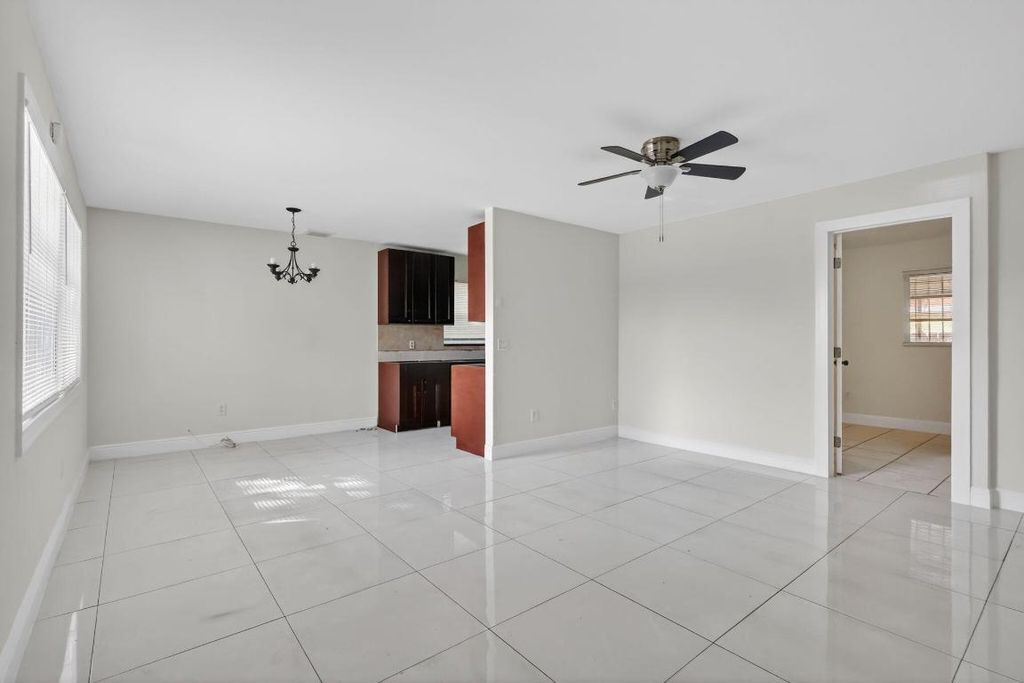 Photo of 926 S 13th Avenue S, Lake Worth Beach, FL 33460 (MLS # R11156559)