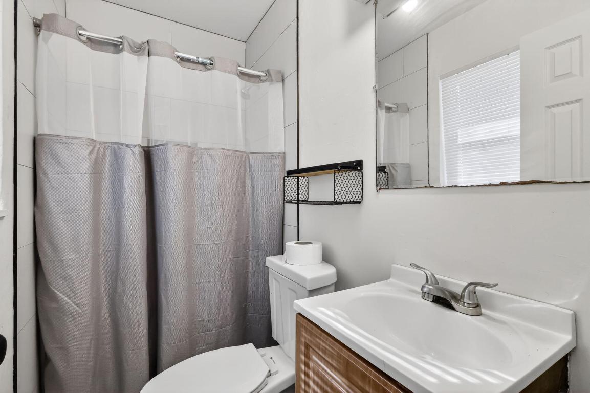 WHISPERING PALMS 5 - Residential