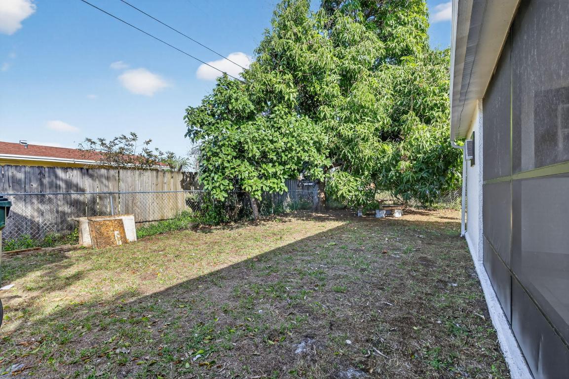 WHISPERING PALMS 5 - Residential