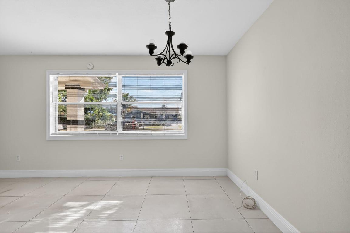 WHISPERING PALMS 5 - Residential