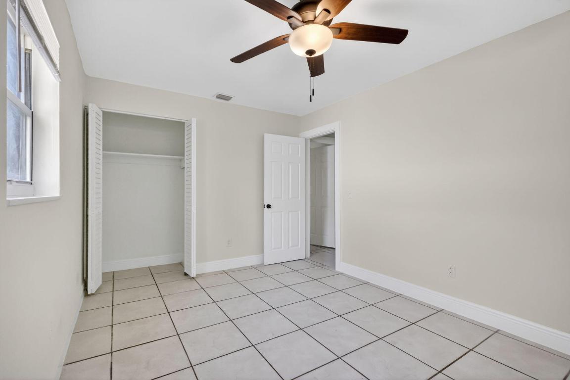 WHISPERING PALMS 5 - Residential