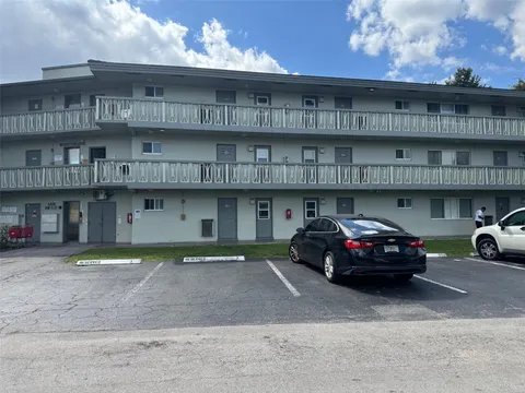 5420 NW 11 Street Unit 202, Plantation, FL MLS: F10490304