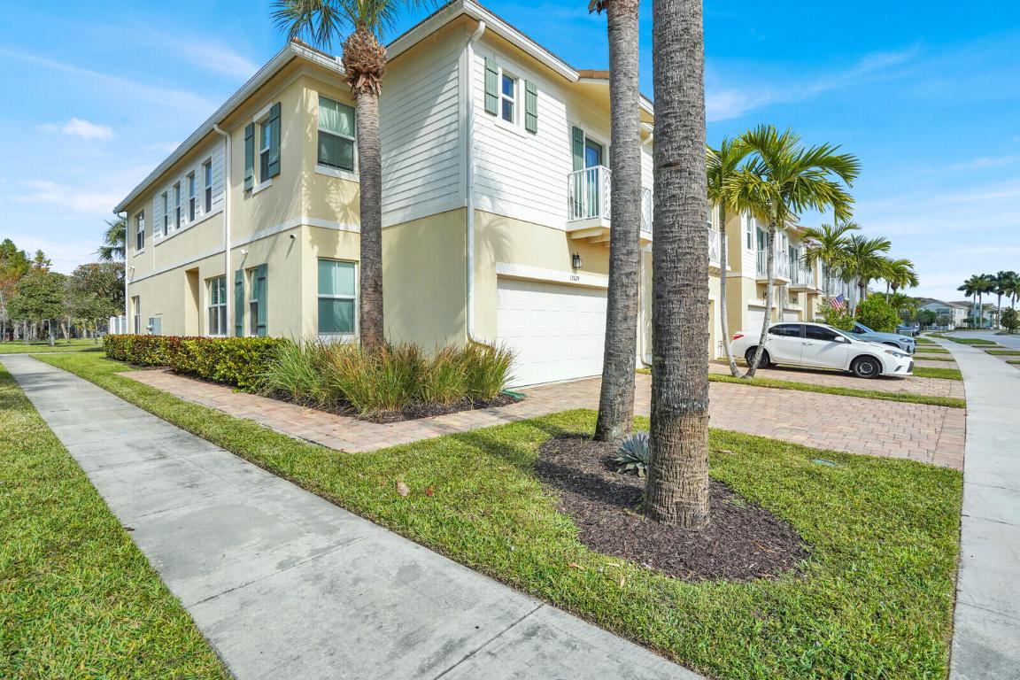 PARK CENTRAL AT CYPRESS KEY - Residential