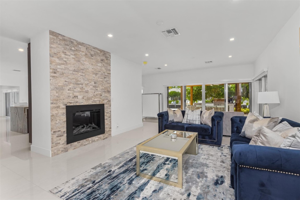 SUNRISE KEY - Residential