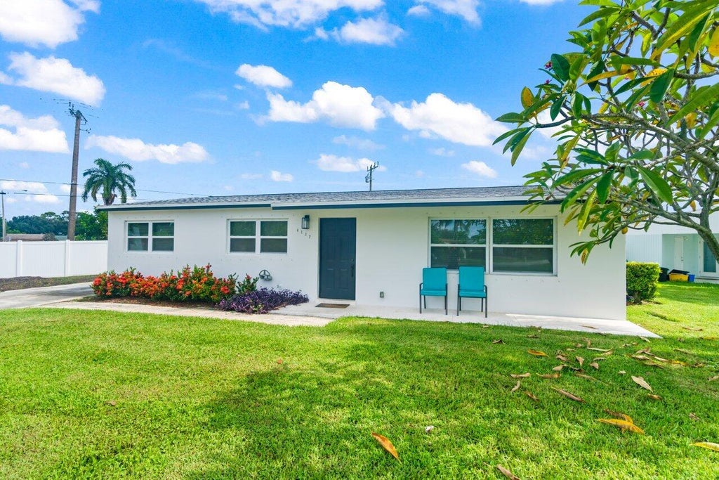 Photo of 4137 Rodgers Street, Palm Beach Gardens, FL 33410 (MLS # R11026206)