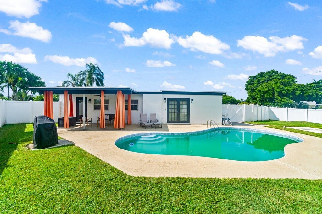Photo of 4137 Rodgers Street, Palm Beach Gardens, FL 33410 (MLS # R11026206)