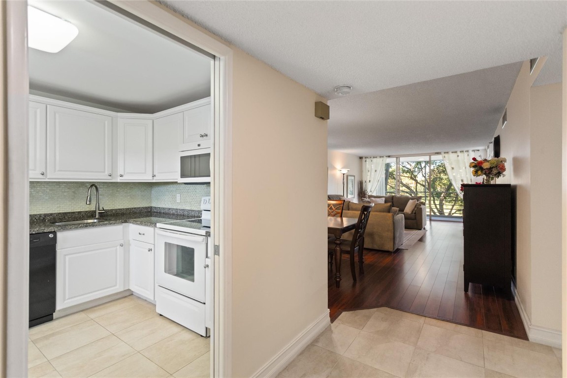 4015 W Palm Aire Drive 304