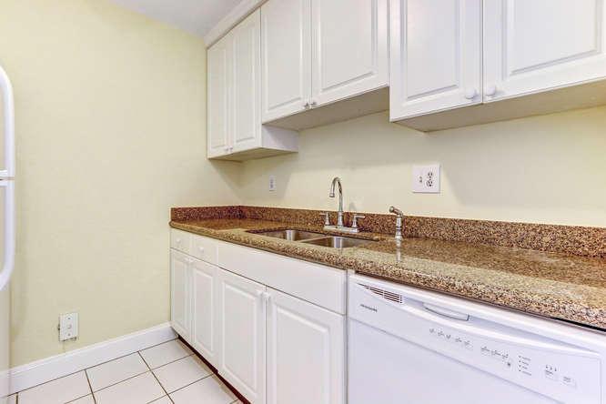 YACHT CLUB TOWERS CONDO - Residential Lease