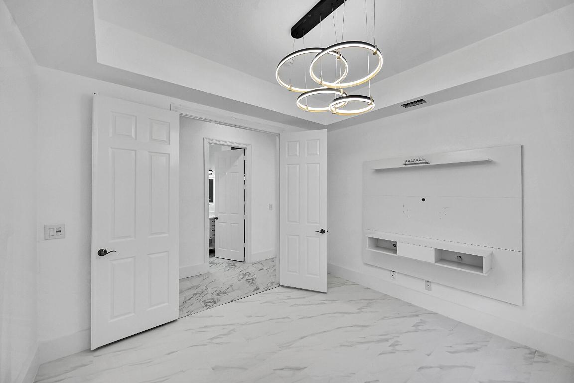 VERSAILLES - Residential