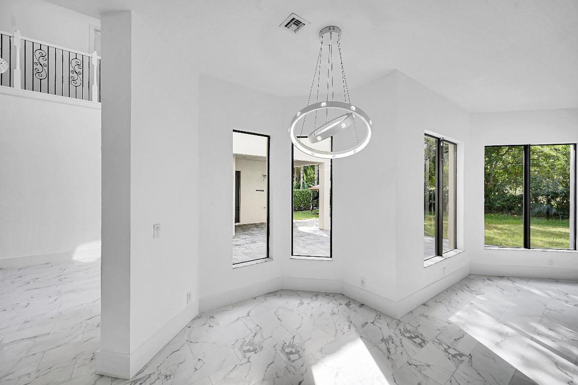 VERSAILLES - Residential