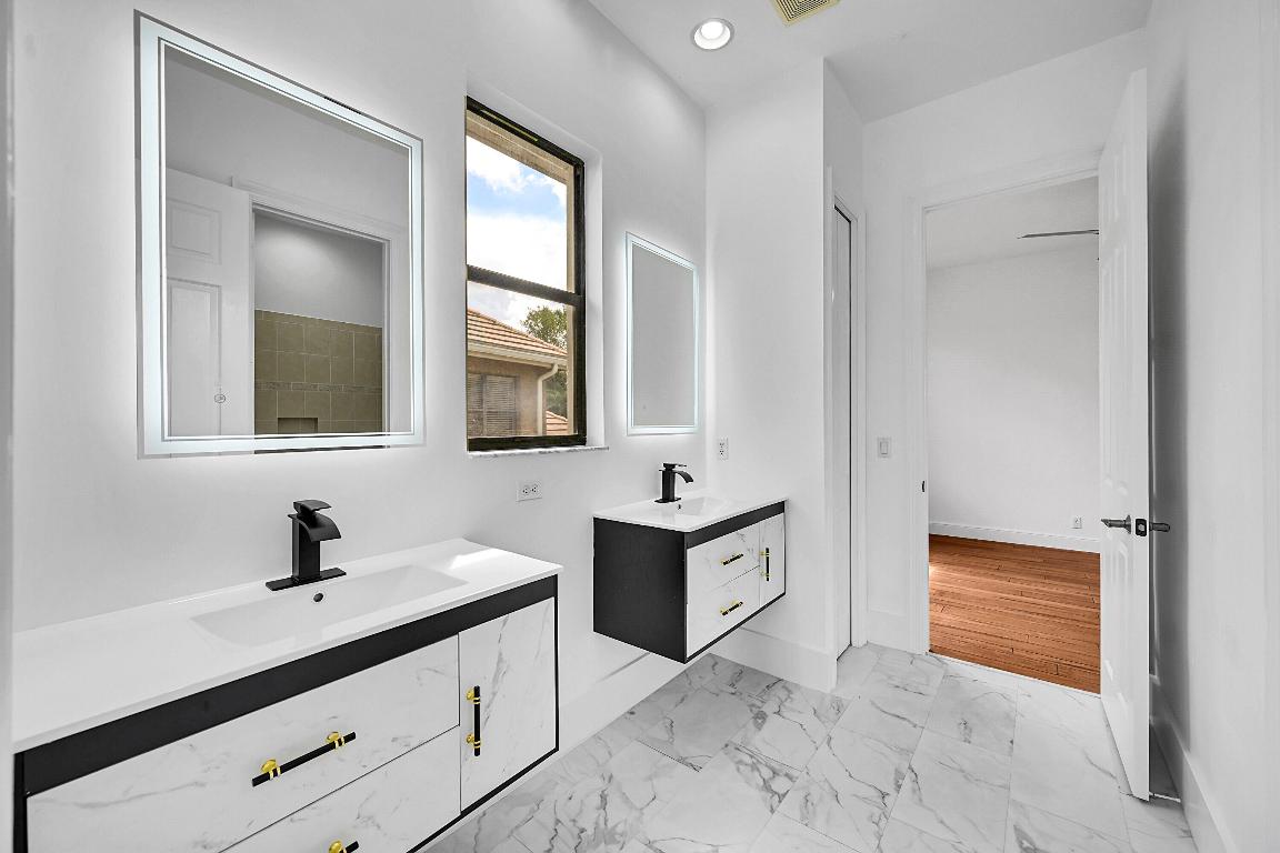 VERSAILLES - Residential