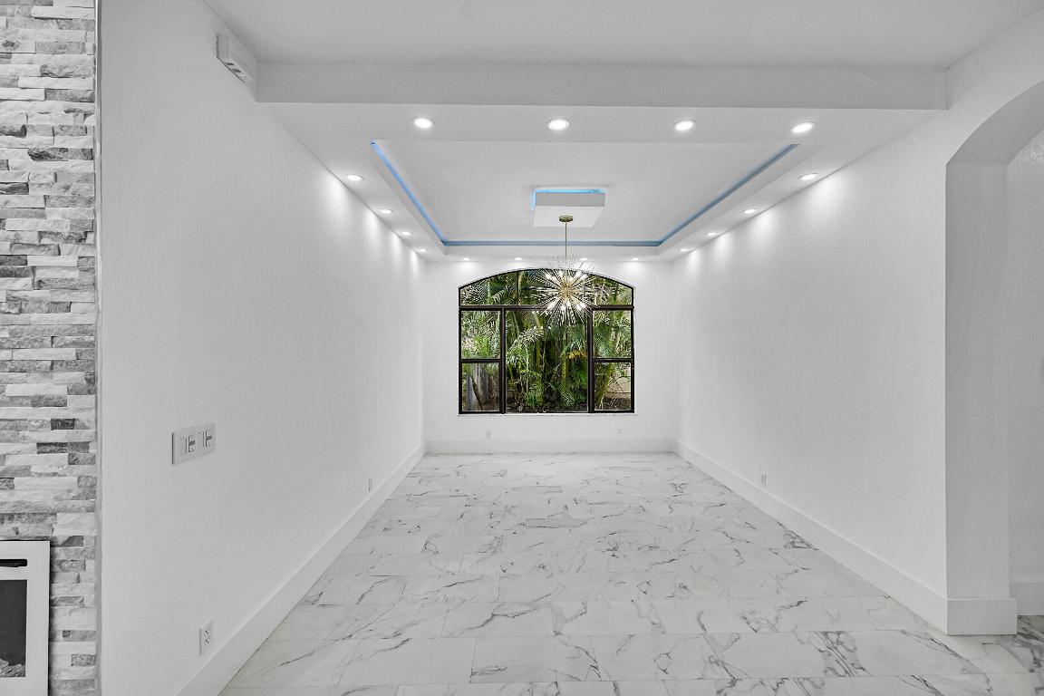 VERSAILLES - Residential