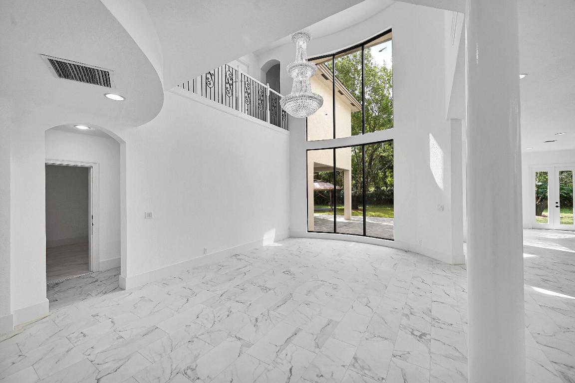 VERSAILLES - Residential