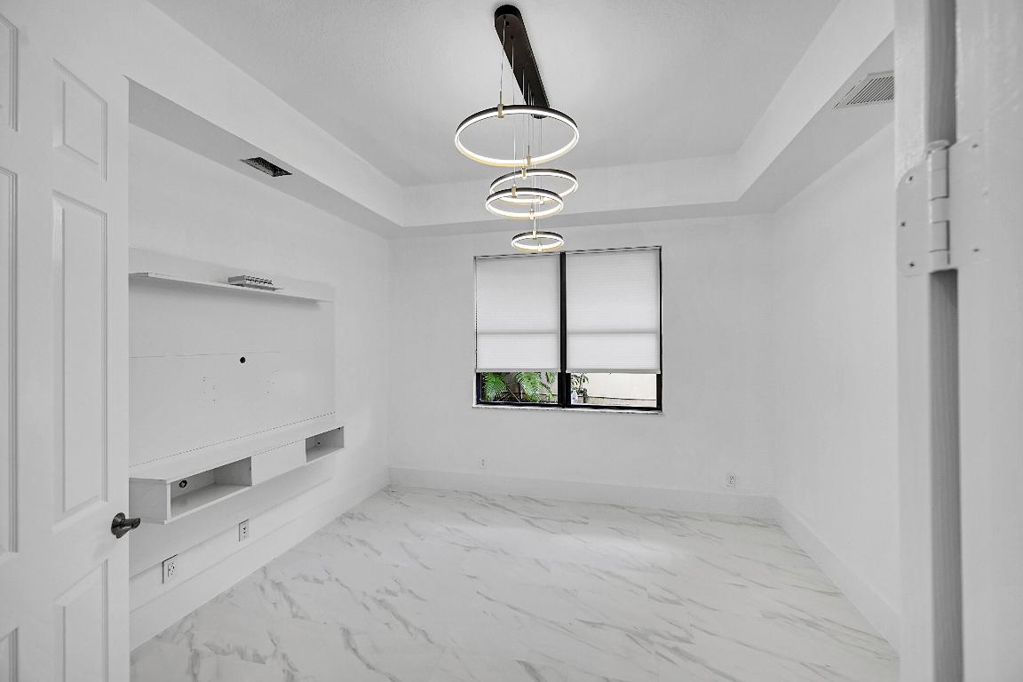 VERSAILLES - Residential