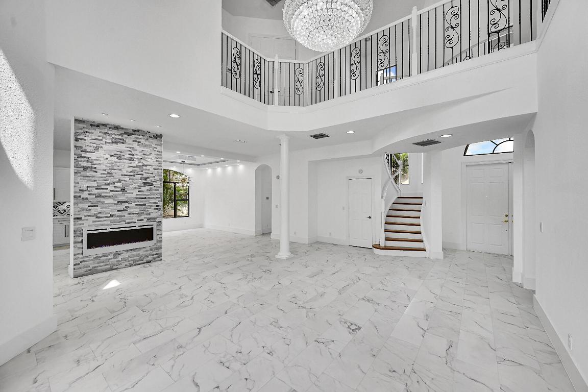 VERSAILLES - Residential