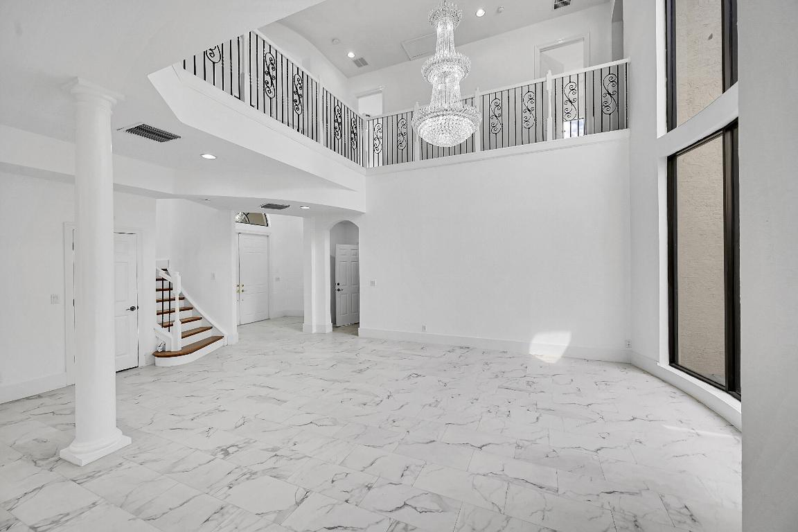 VERSAILLES - Residential