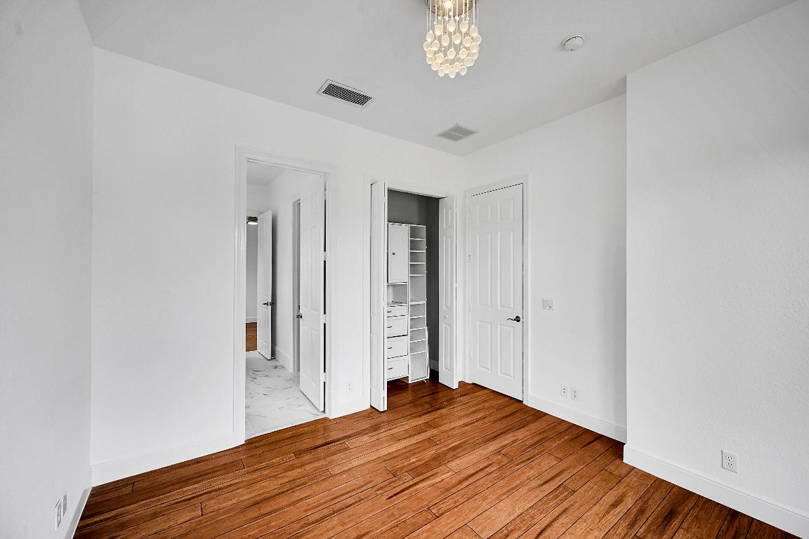 VERSAILLES - Residential