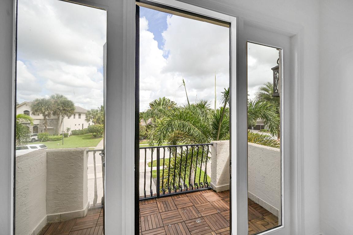 VERSAILLES - Residential