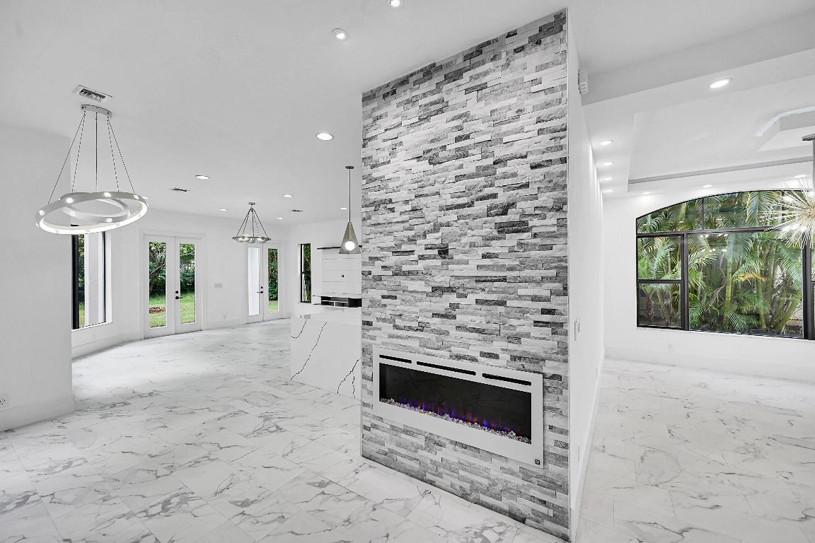 VERSAILLES - Residential