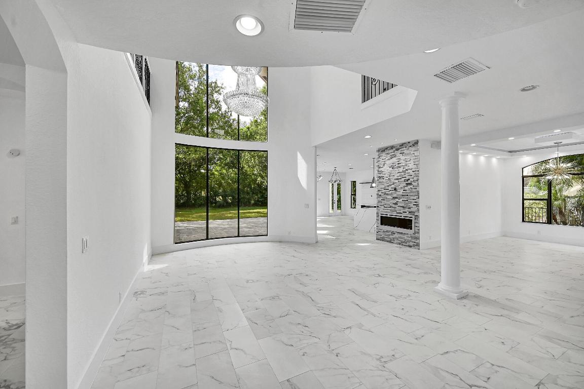 VERSAILLES - Residential