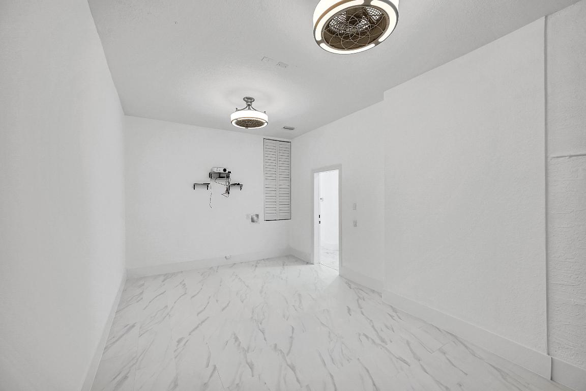 VERSAILLES - Residential