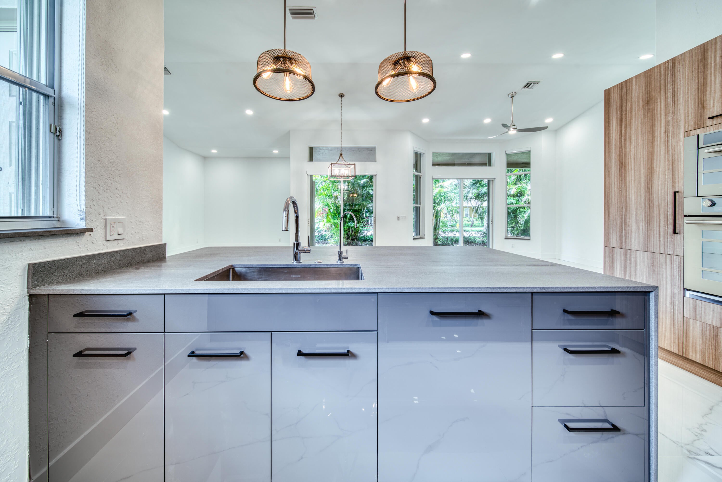 5818 NW 119th Drive, Coral Springs, FL, 33076/$850,000 2 5818 NW 119th Drive