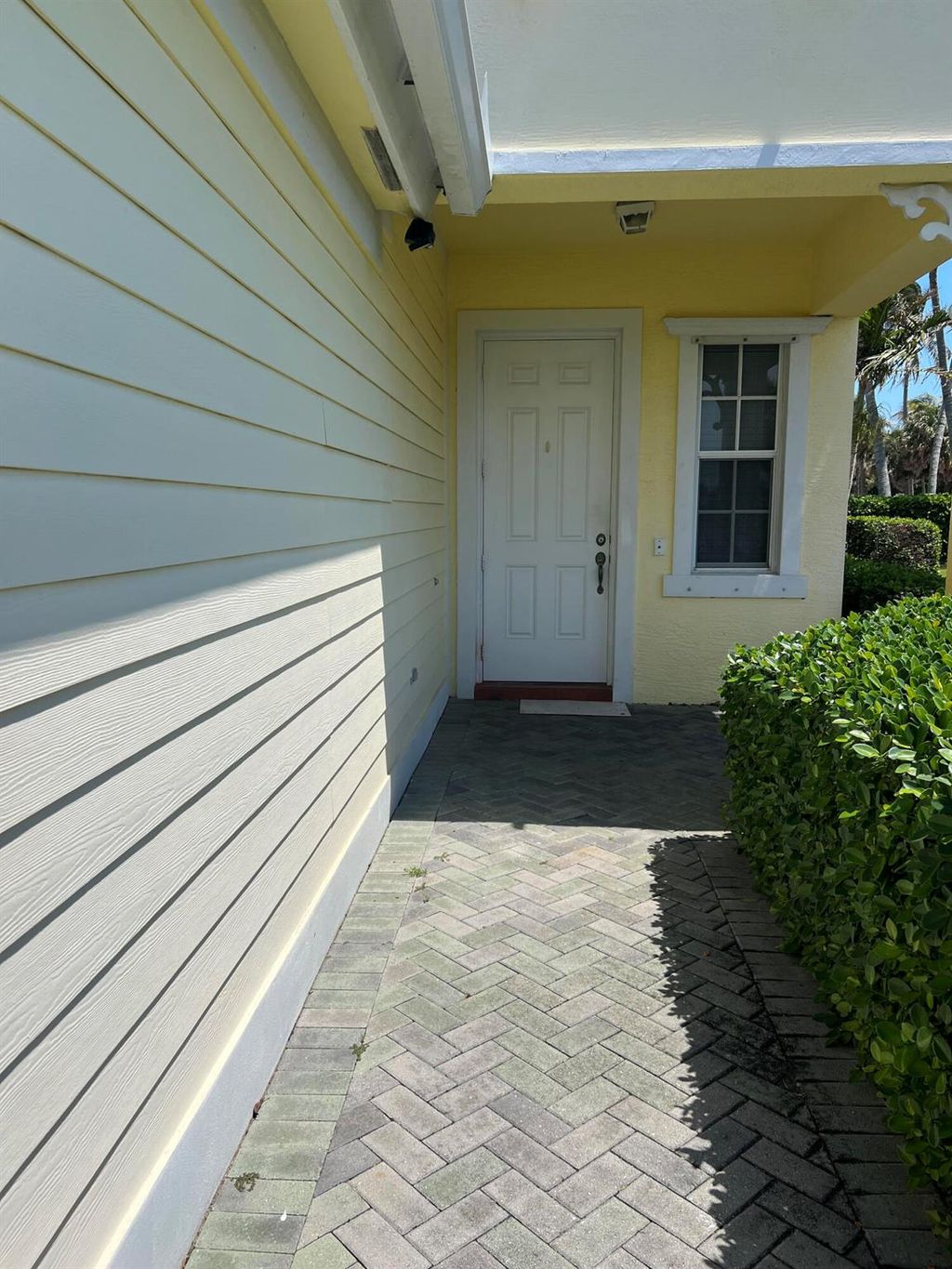 Photo of 2100 Mariner Bay Boulevard, Fort Pierce, FL 34949 (MLS # R10977828)
