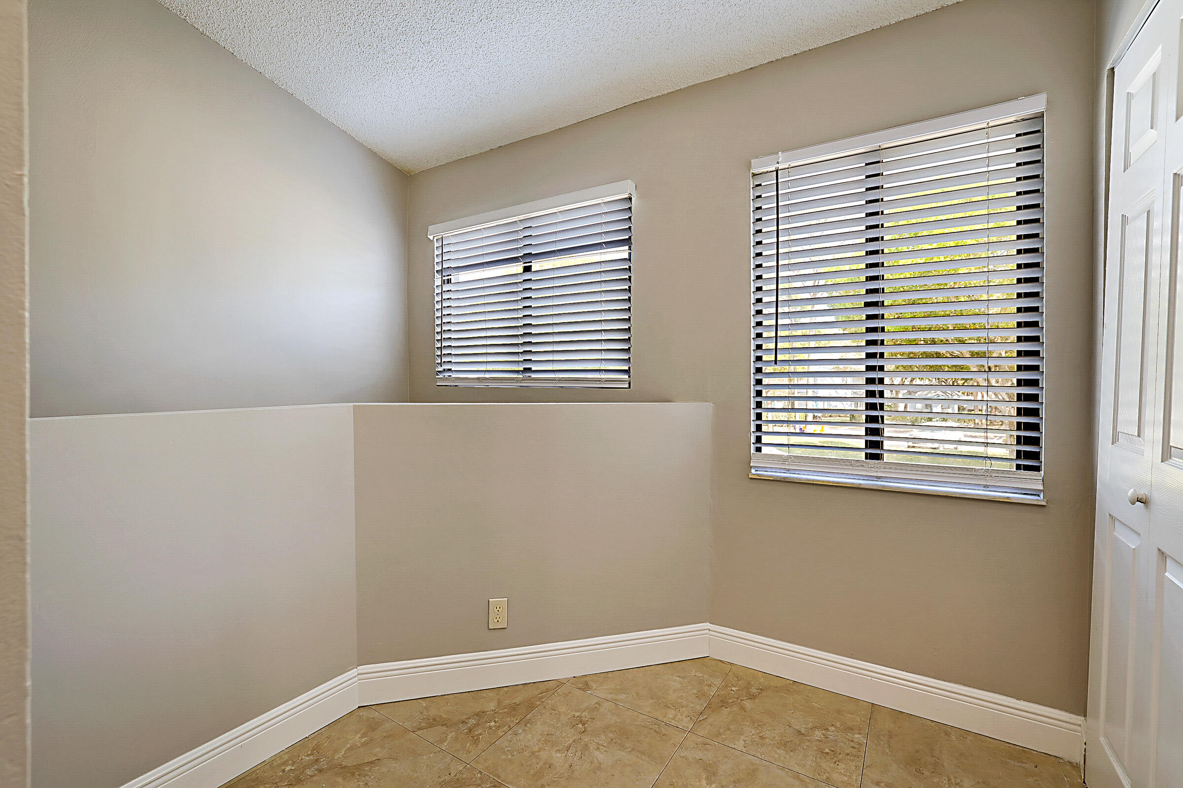 HARBOUR POINTE AT RIVER BRIDGE CONDO - Residential Lease