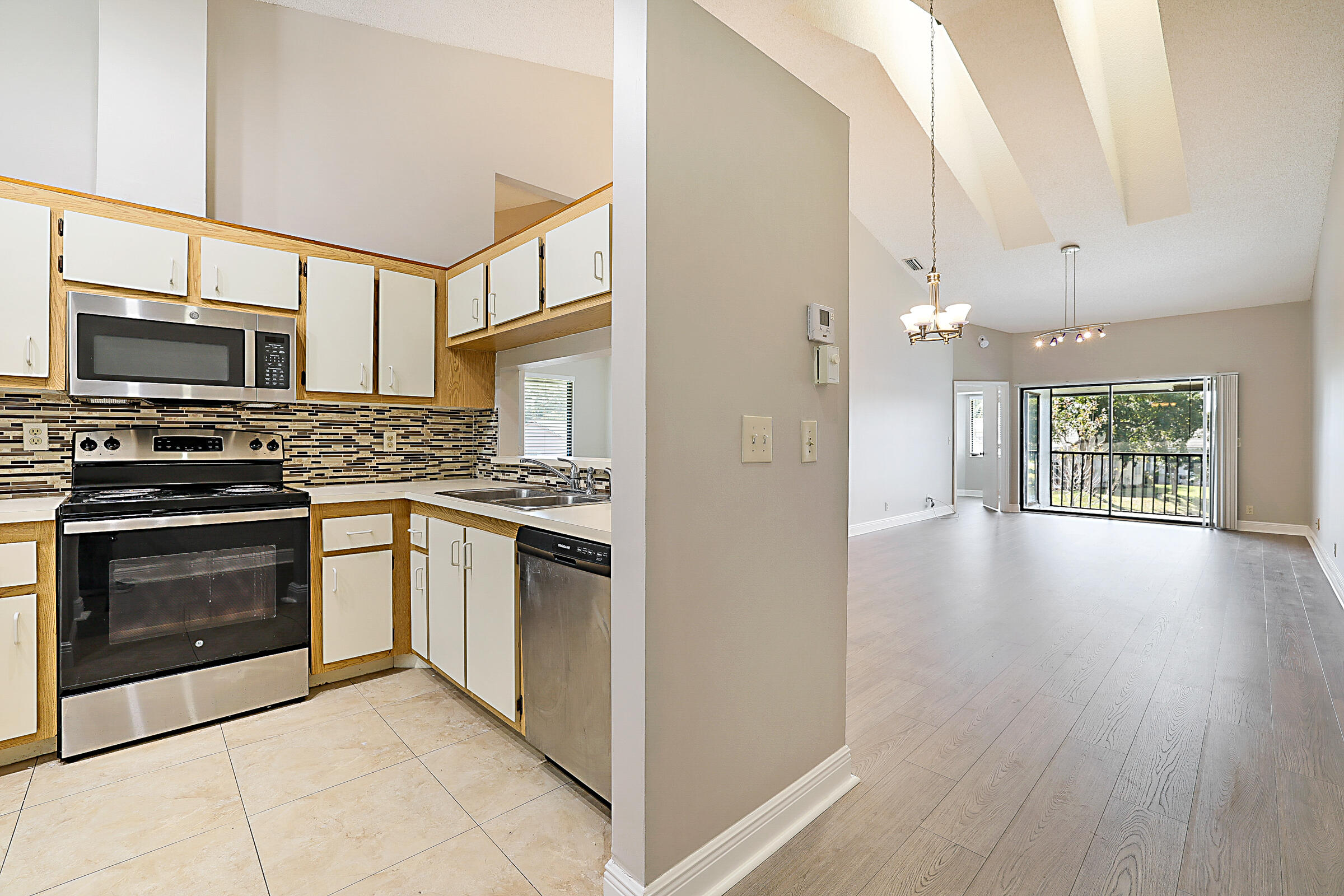 HARBOUR POINTE AT RIVER BRIDGE CONDO - Residential Lease