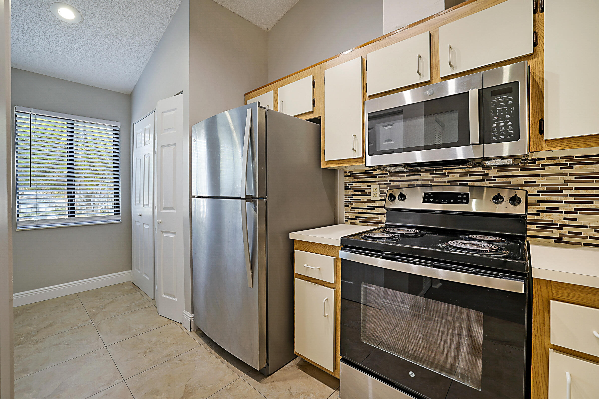 HARBOUR POINTE AT RIVER BRIDGE CONDO - Residential Lease