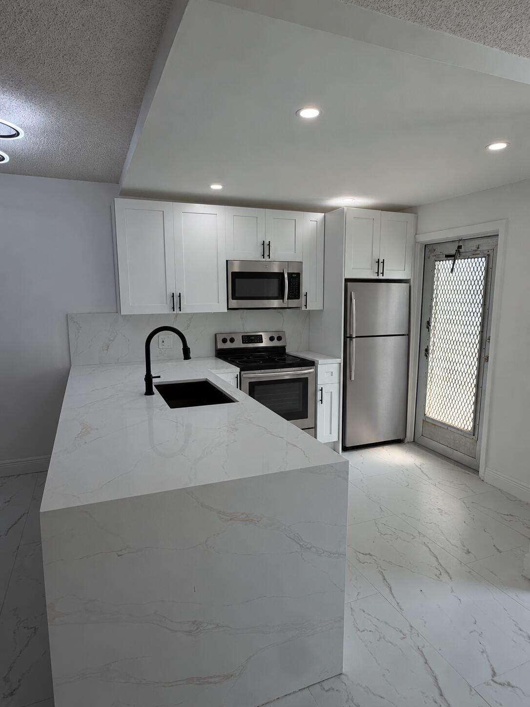 View photos, virtual tours, details... 2161 NE 1ST Court 105
