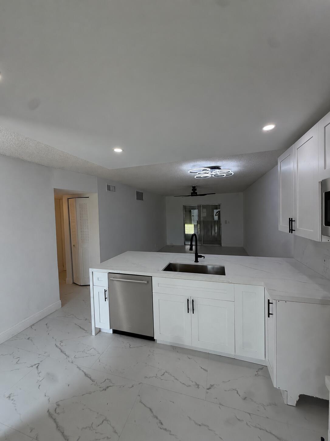 View photos, virtual tours, details... 2161 NE 1ST Court 105