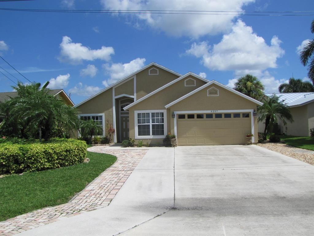 Photo of 6257 Mullin Street, Jupiter, FL 33458 (MLS # R10735195)