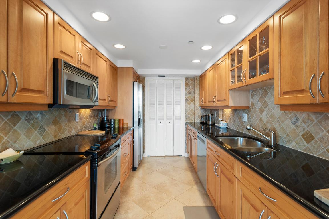 899 Jeffery Street 310